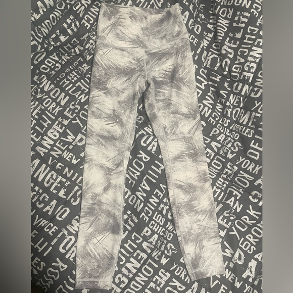 Lululemon Wunder Under Leggings - Picture 2 of 3